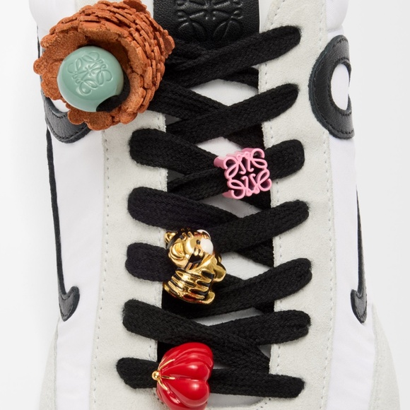 Loewe Customizable Accessories Silver Pebble Dice x2 NEW - Picture 4 of 5